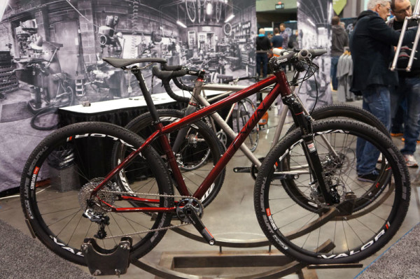 NAHBS2014-Engin-custom-painted-titanium-mountain-bike01