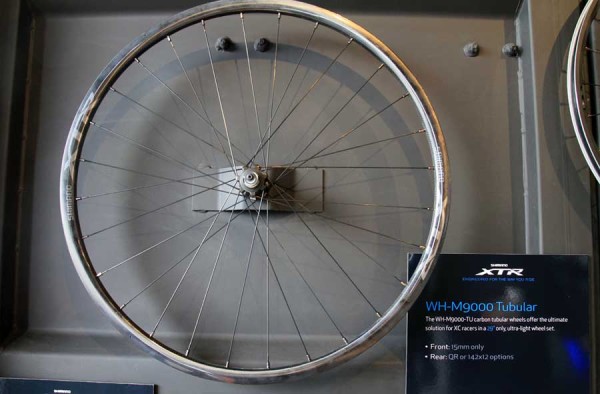 2015-Shimano-XTR-M9000-carbon-tubular-wheels