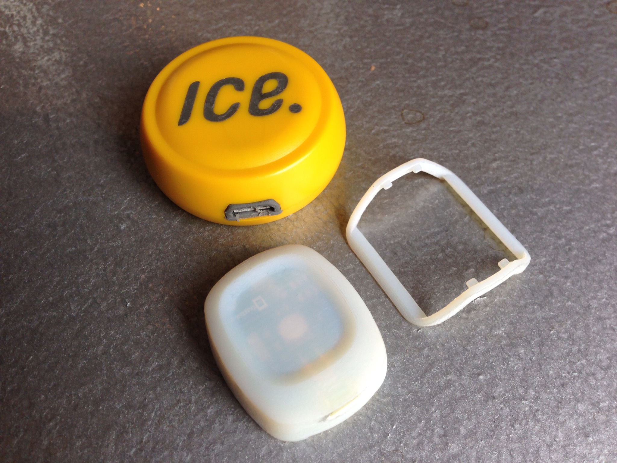 eb14-prototype-ice-emergency-trigger-calls-for-help-with-single-click