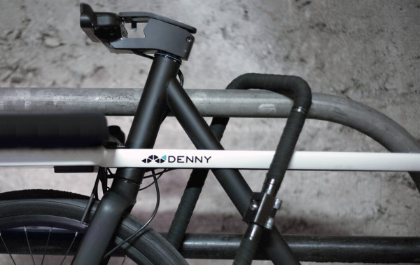 SEA-DENNY-The-handlebar-can-also-be-fully-removed-to-secure-the-frame-to-the-wheel-the-visual-of-a-handlebar-less-bike-also-acts-as-a-visual-deterant