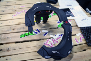 Leatt protection helmet glvoes hydration armor pads (40)