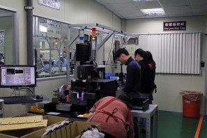 SRAM Taiwan Factory Tours Suspension Shifters Derialleurs Carbon production076