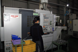SRAM Taiwan Factory Tours Suspension Shifters Derialleurs Carbon production279