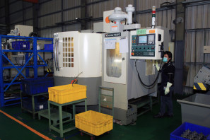 SRAM Taiwan Factory Tours Suspension Shifters Derialleurs Carbon production281