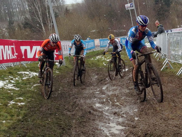 CX-Worlds_Womens_chase_Katerina-Nash_Marianne-Vos_Sanne-Cant_Nikki-Harris_cyclocross