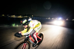 BFS15_Christoph-Strasser_24hr-world-record_896km_Specialized_Shiv_Turbo-Cotton_Karelly-Schenk_nighttime-riding