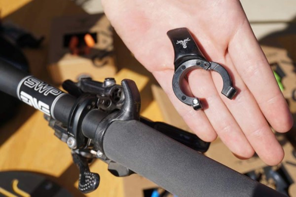 togs-thumb-rests-for-mtb-handlebars-get-pivoting-clamp01
