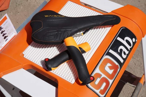 SQlab-orange-saddle-and-ergonomic-mtb-grips-01
