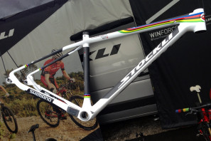 XC_mountain-bike_World-Cup_Nove-Mesto_Jolanda-Neff_custom_Stoeckli_Beryll-RSC_U23-world-champion-rainbow-frame