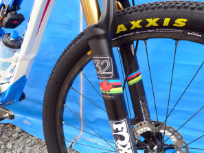 XC_mountain-bike_World-Cup_Nove-Mesto_Luna_Catherine-Pendrel_world-champion_new-Orbea-Oiz_custom-Fox-decals_new-XTR-carbon-650B-wheelset