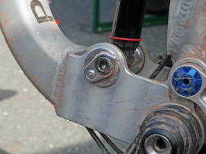 Rose-Bikes_Pikes-Peak_aluminum-prototype_test-sled_Enduro-mountain-bike_adjustable-geometry-progression_non-driveside_PROGEO_eccentric-adjuster-detail