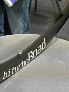 bike-ahead-composites_biturbo-road-carbon-6-spoke-disc-brake-road-bike-wheels_detail