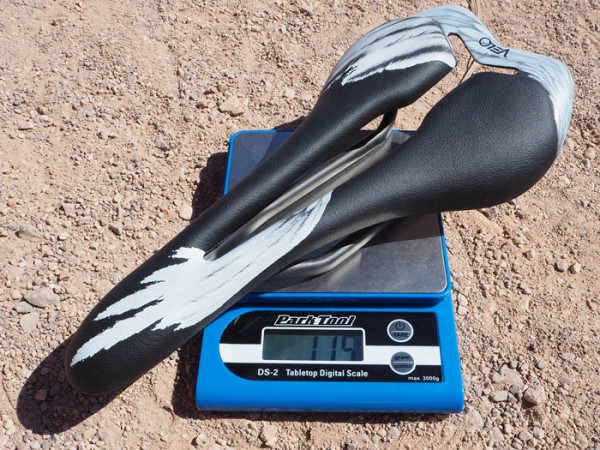 IB15_Velo_Saddles_Angel-Glide_carbon_weight