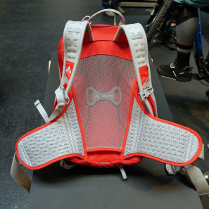 Vaude_Aquarius-6L_lightweight-hydration-backpack_Aeroflex-mesh-back-suspension