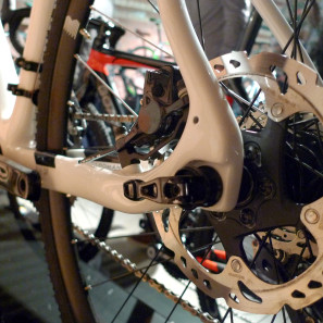 Boardman_CXR-9-2_carbon-disc-brake-cyclocross-bike_non-driveside-thru-axle