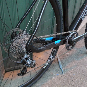 Boardman_CXR-9-4_carbon-disc-brake-cyclocross-bike_rear-end