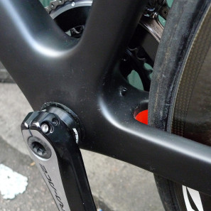 Boardman_SLR-Endurance-Disc-Signature_carbon-disc-brake-endurance-road-bike_bottom-bracket