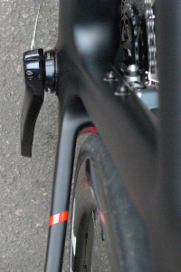 Boardman_SLR-Endurance-Disc-Signature_carbon-disc-brake-endurance-road-bike_chainstay-clearance