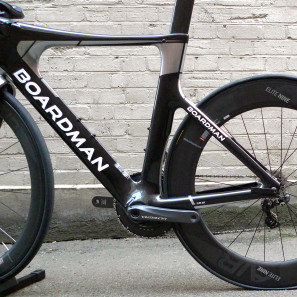 Boardman_TTE-9-8_carbon-aero-timetrial-bike_rear-end
