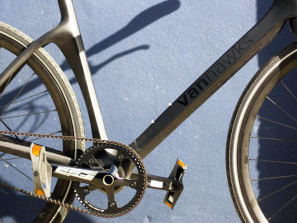 Vanhawks-Valour_smart-connected-city-bike_carbon-frame