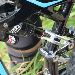 Bike-Yoke_Specialized-Enduro-suspension-upgrade_shock-options_prototype-front