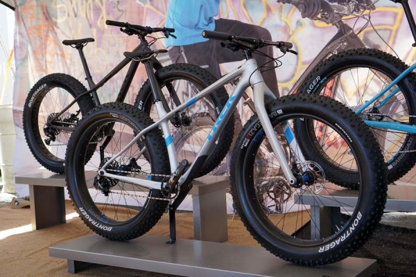 2017-trek-farley-carbon-fiber-and-alloy-hardtail-fat-bikes04
