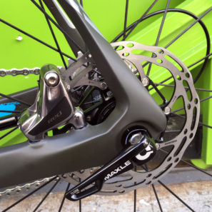 Swift-Carbon_Ultravox-DSQ_disc-brake-road-bike_rear-maxle