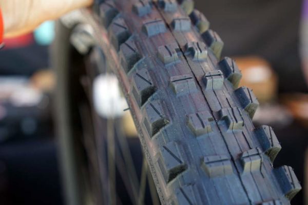 eThirteen-TRSplus-enduro-mountain-bike-tires-tread-tech04