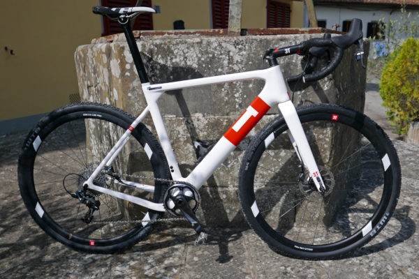 3T-Exploro-Team_carbon-gravel-plus_dirt-gravel-asphalt-bike_Magnus-Backstedt-side