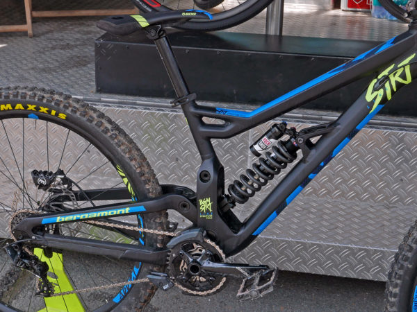 Bergamont_Straitline-Team_215mm-aluminum-DH-mountain-bike_new-suspension-design