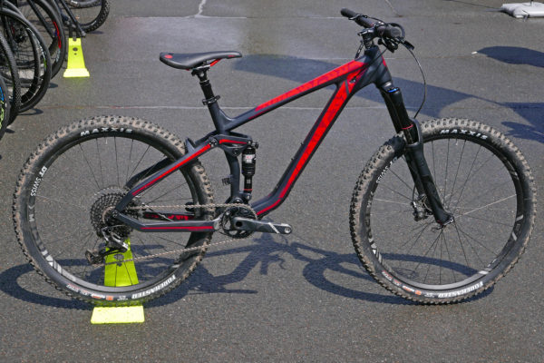 Bergamont_Trailster-MGN_140mm-275-carbon-all-mountain-bike_complete