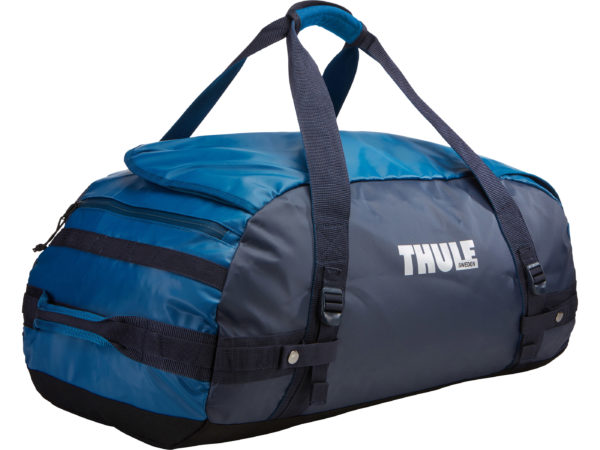 Thule_Chasm-Medium_water-resistant-convertible-duffel-bag_blue-black