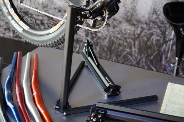 funn-components-granite-collapsible-bike-stand01