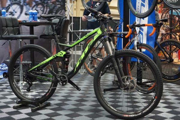 blue-competition-cycles-crew-sp140-carbon-mtb01