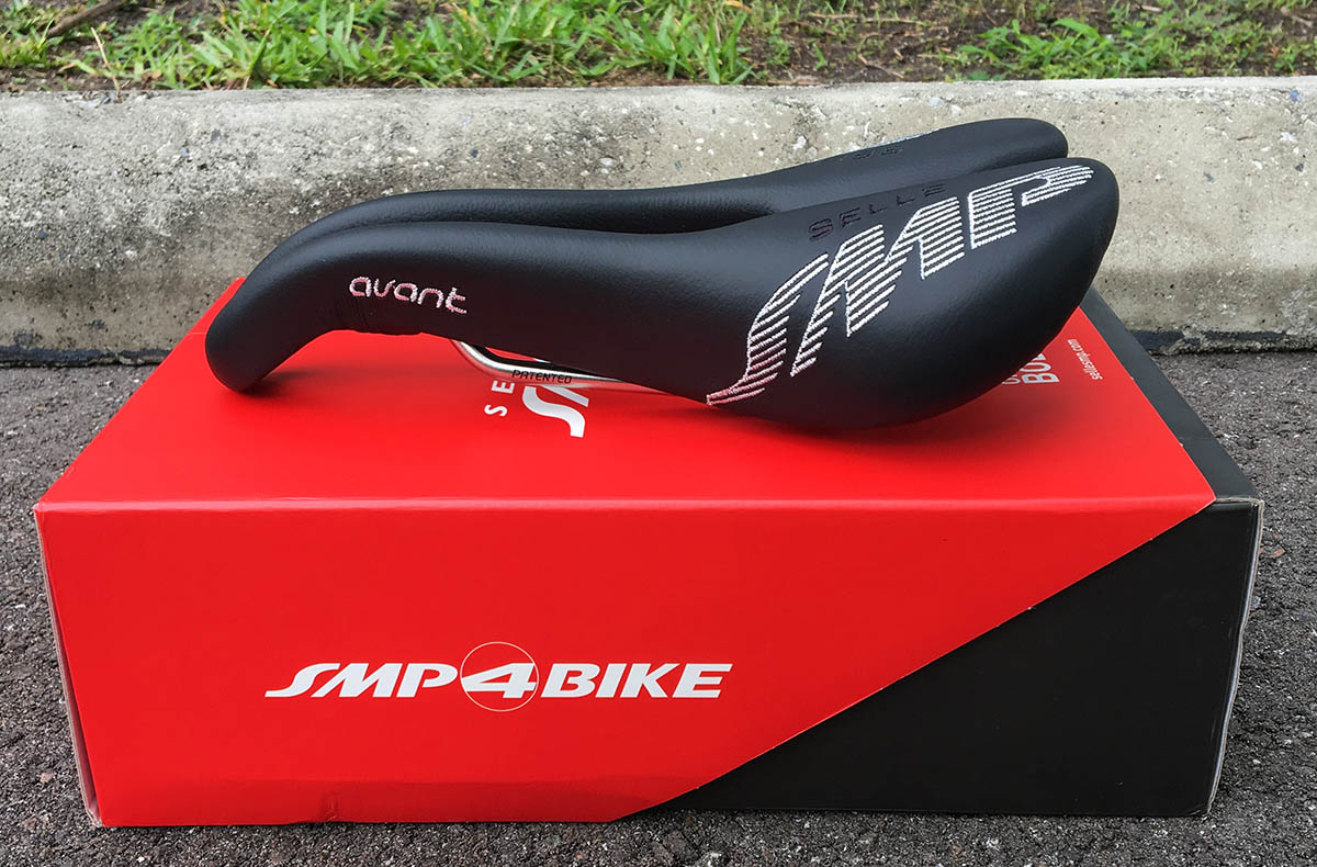 Selle-SMP-Avant-road-bike-saddle-packaging