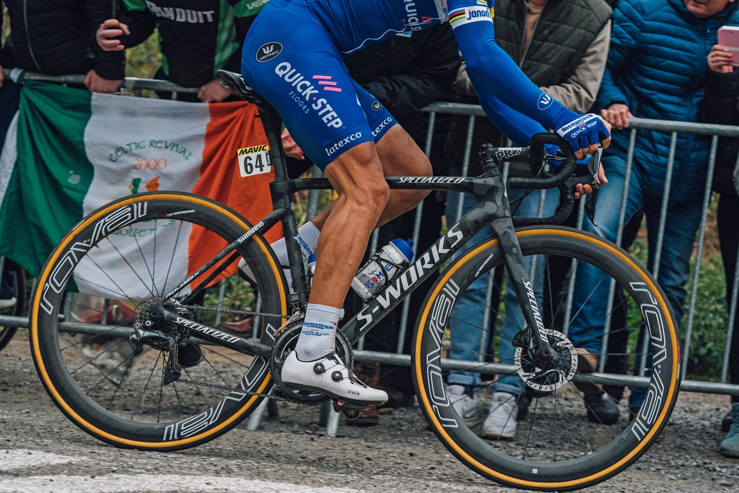 Specialized Roubaix carbon aero endurance comfort road race bike