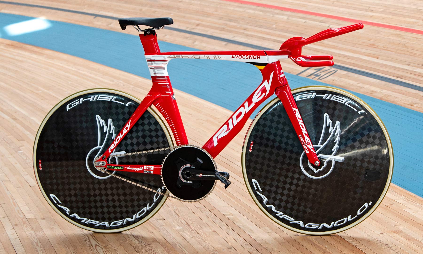 Victor Campenaerts Hour Record 55.089km Ridley Arena TT custom aero carbon track bike