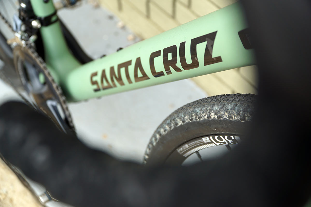 2019-2020 santa cruz stigmata cyclocross and gravel bike has see through logo with carbon fiber showing