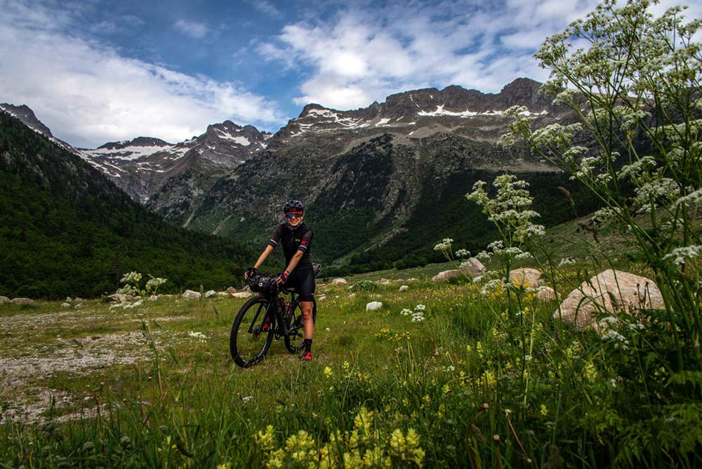 where to ride gravel roads and backroads in the spanish pyrenees mountaints