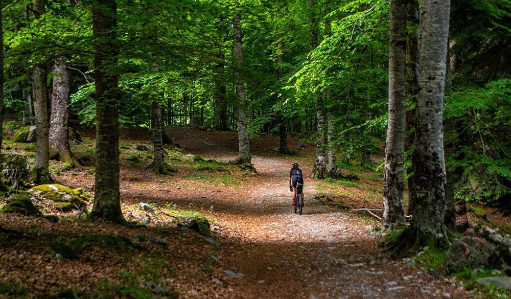 where to ride gravel roads and backroads in the spanish pyrenees mountaints