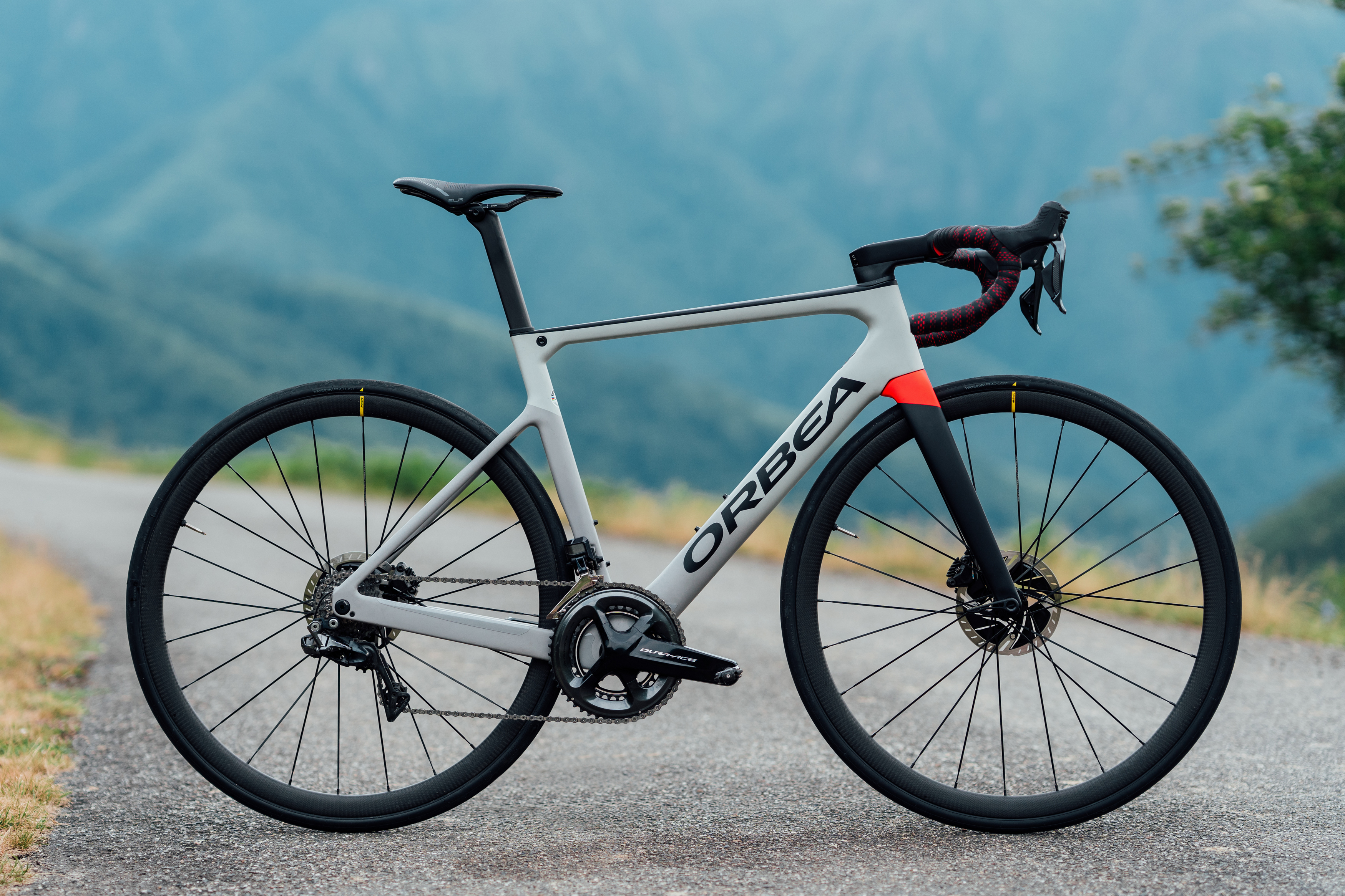 New Orbea Orca OMX is more aerodynamic, disc brake only, & offers "street nature" style