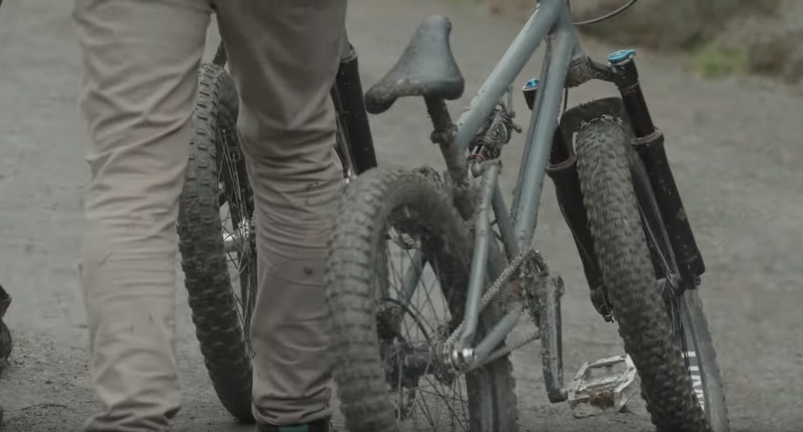 Screenshot of full suspension BMX bike