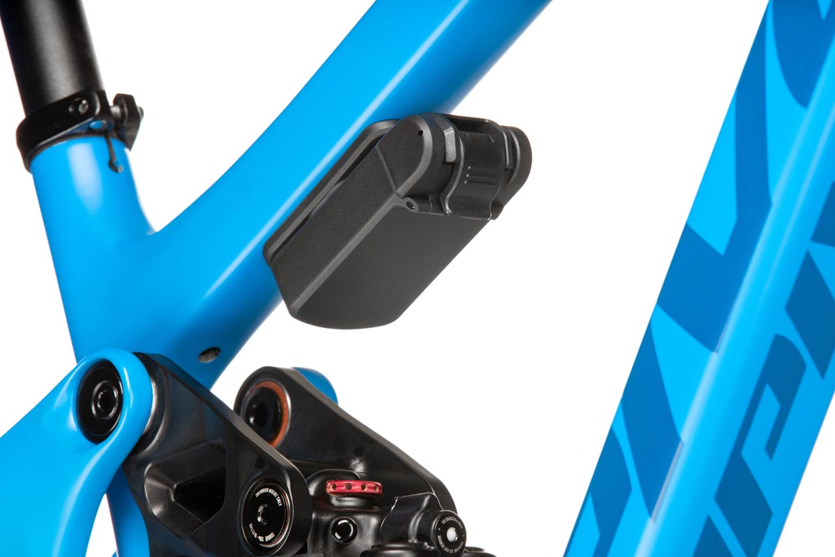 Fix it fast with the new Phoenix Dock Tool System from Pivot x Topeak