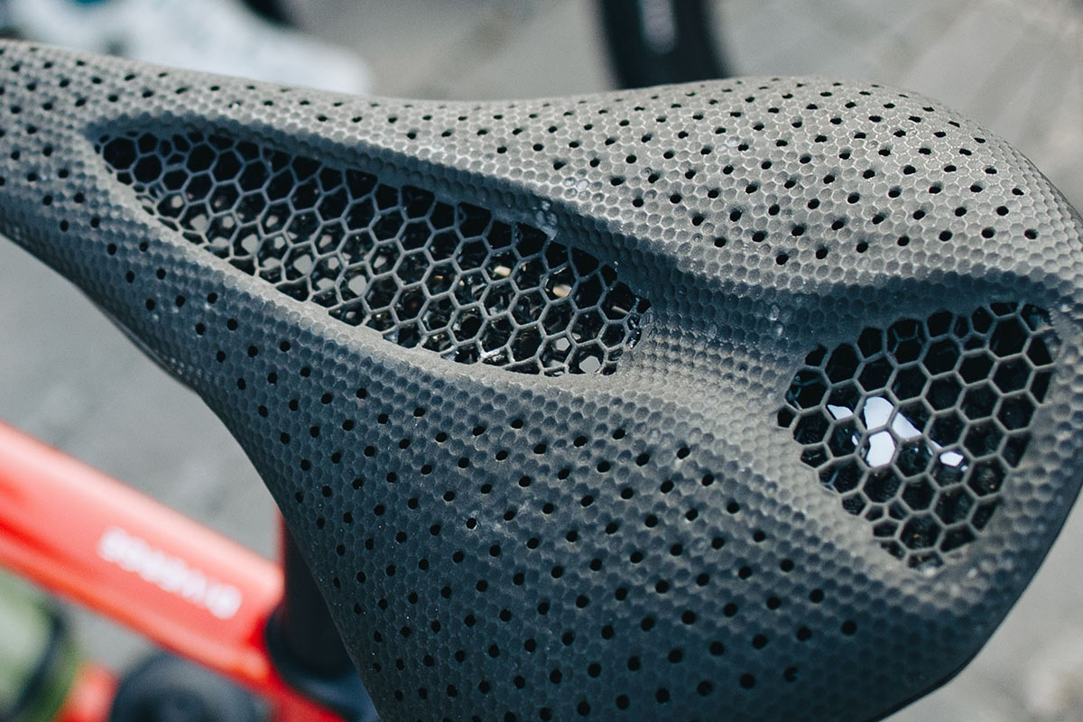 3D printed carbon fiber foam in the specialized power mirror saddle