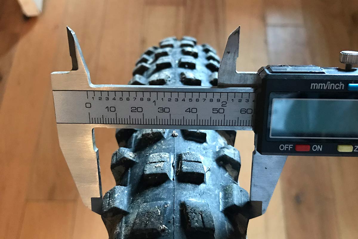 vee trie snap trail 2.35" actually measures 2.4" on 29.5 mm 31.5 mm internal width rims
