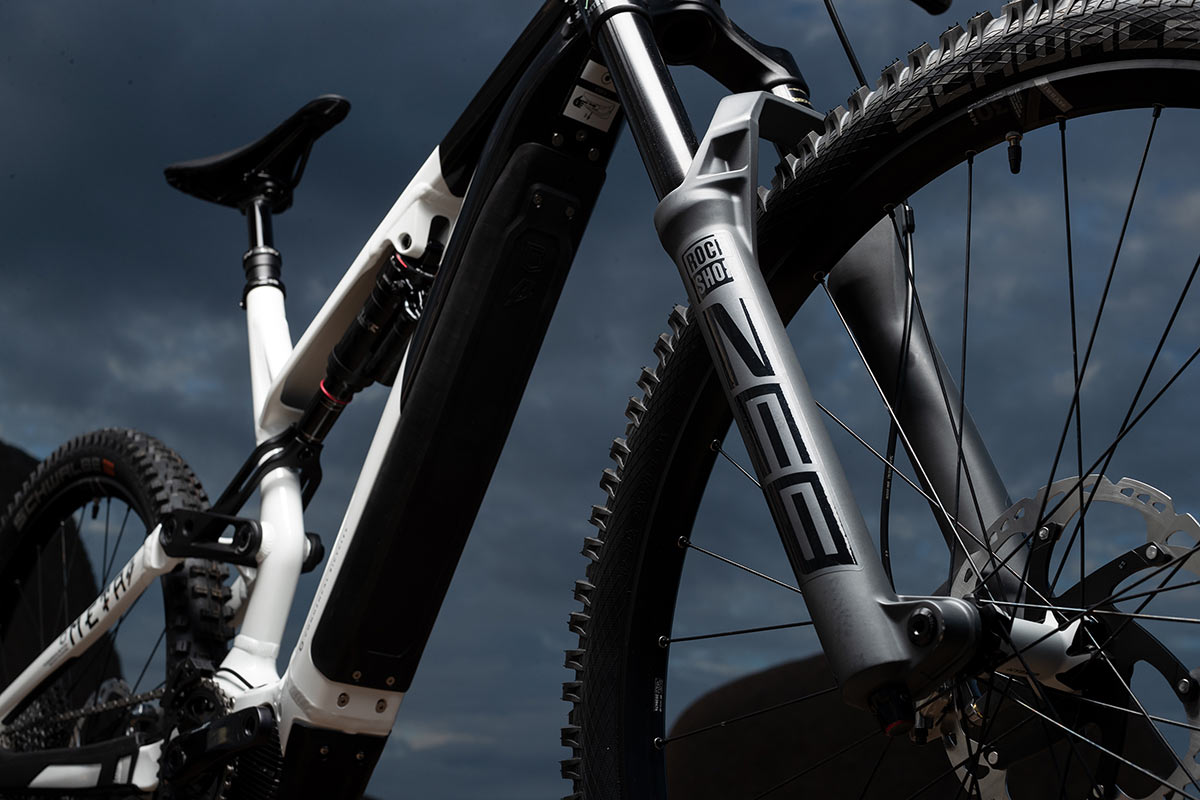 rockshox zeb enduro e MTB fork on the new commencal meta power e mountain bike
