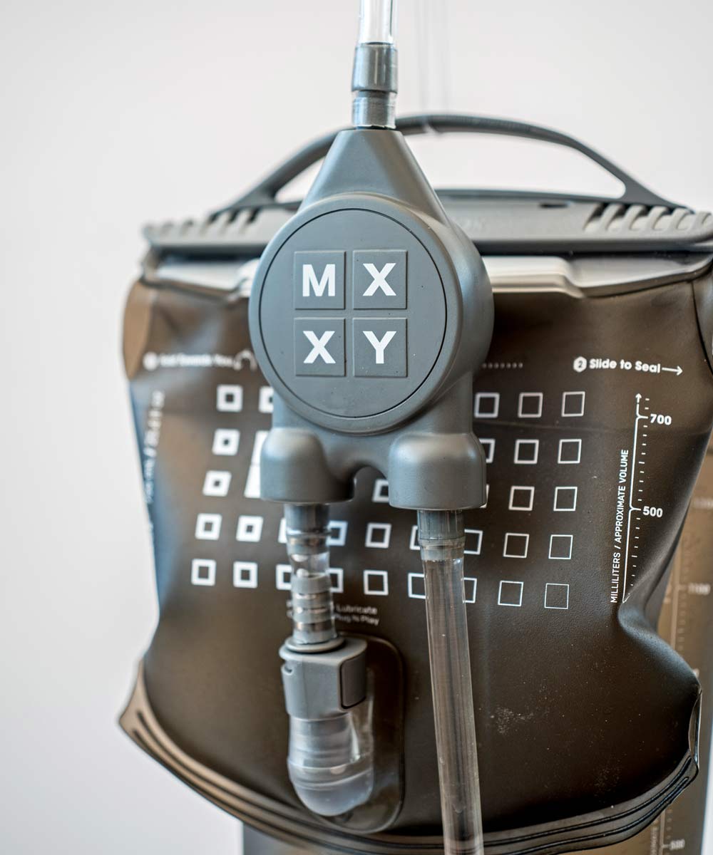 MXXY dual-reservoir hydration pack dials in your electrolyte sports drink mix on the go, valve detail