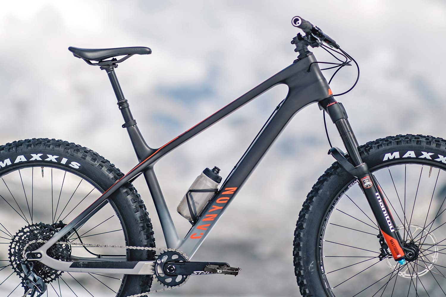2021 Canyon Dude carbon fat bike goes 27.5x3.8", detail