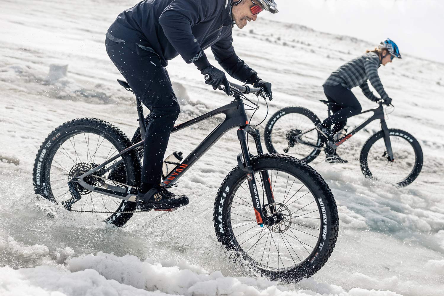 2021 Canyon Dude carbon fat bike goes 27.5x3.8", wet snow shred