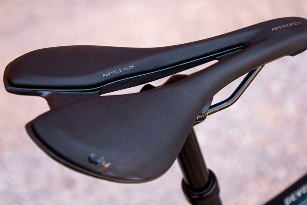 liv approach saddle with cut out